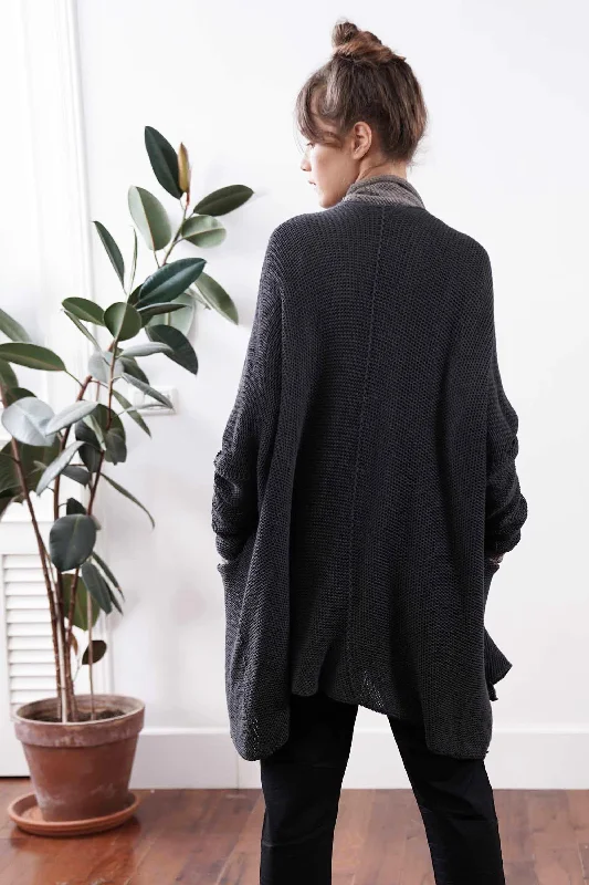 Big Chunky Oversize Soy Sweater with pockets - Black