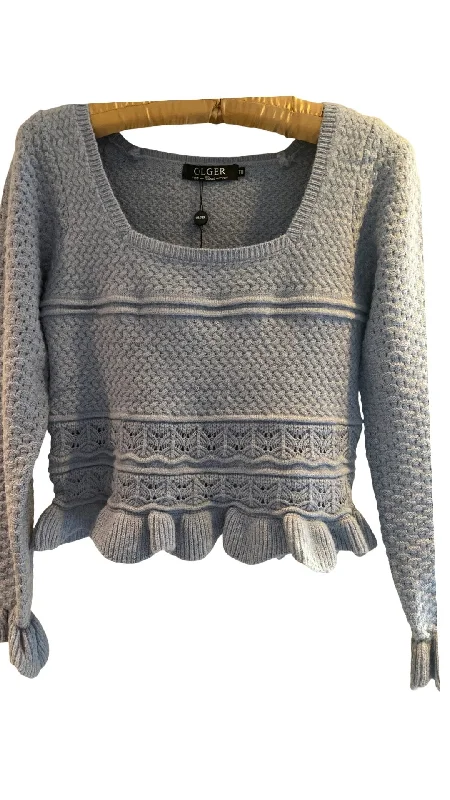 Square neck knit with long sleeve and ruffle detail